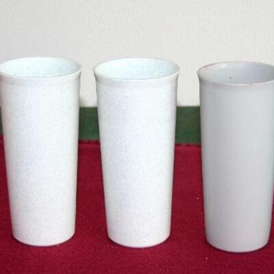 Lot 569 - Tupperware Cups