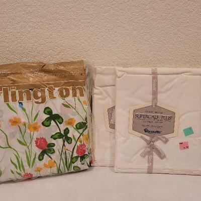 Lot 116: Vintage NEW Burlington King Size Sheet Set w/ WAMSUTTA Pillowcases