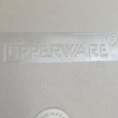Lot 573 - Tuppperware square container