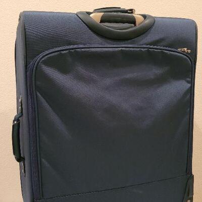 Lot 123: New CREW 6 Large Suitcase w/ Tags