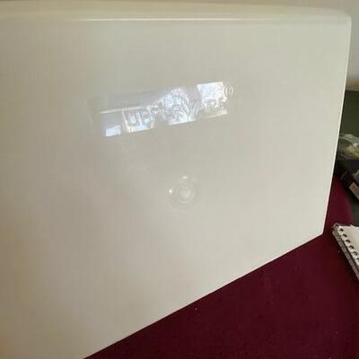 Lot  576 - Tupperware Container
