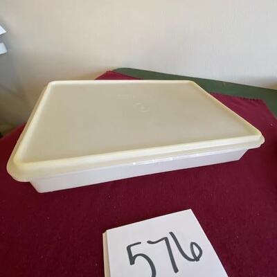 Lot  576 - Tupperware Container