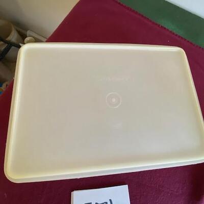 Lot  576 - Tupperware Container