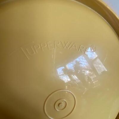 Lot 580 -  tupperware bowl