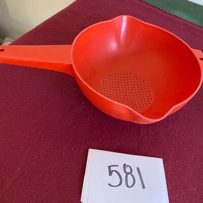 Lot 581 - Tupperware Colander