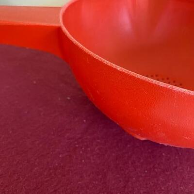 Lot 581 - Tupperware Colander