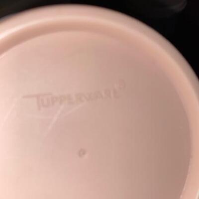 Lot 586 - tupperware Pink containers