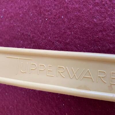 Lot 587 - Tupperware Cake carrier