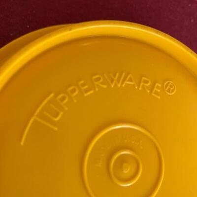 Lot 588 - tupperware bowls