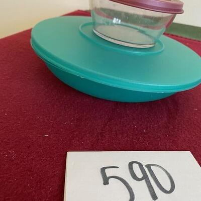 Lot 590 - Tupperware bowls