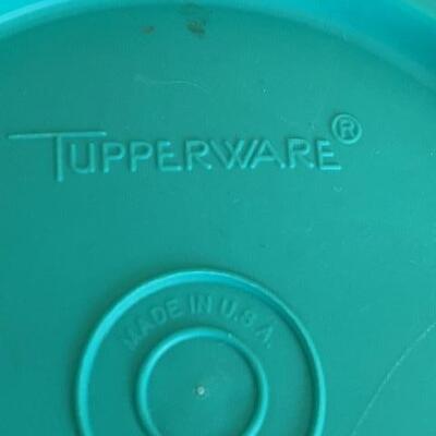 Lot 595 - Tupperware items