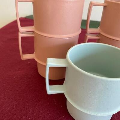Lot 598 - Tupperware mugs