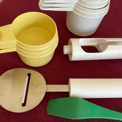 Lot 599 - Tupperware kitchen items