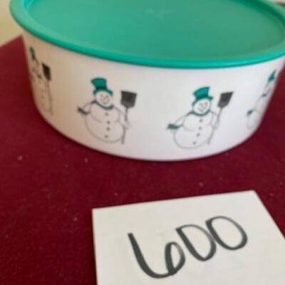 Lot 600 - Tupperware Cookie Canister