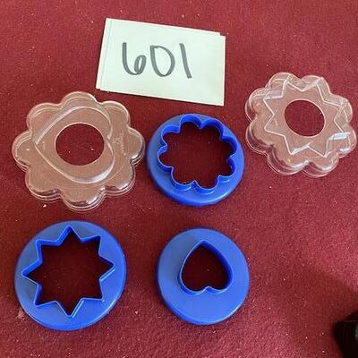 Lot 601 - Tupperware Cookie Cutter Set