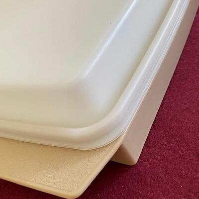Lot 603 - tupperware Deviled Egg container