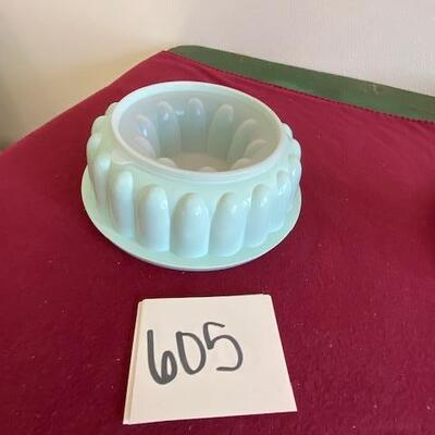 Lot 605 - Tupperware Jello Mold