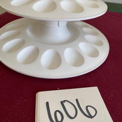 Lot 606 - Tupperware Deviled Egg tower