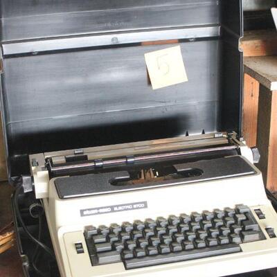 Lot 5 Silver-Reed Electric 8700 Typewriter