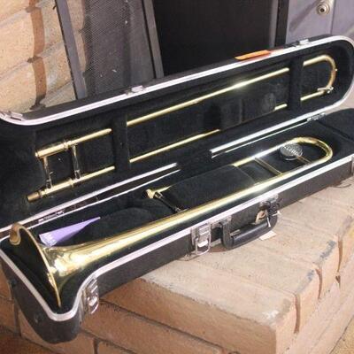 Lot 63 Yamaha Trombone in Case w/ Accessories 