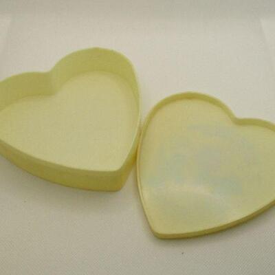 Lot 23 - Smurfs Plastic Heart Box