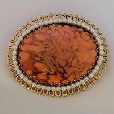 Lot JMO10: Beautiful Brooch and clip-on earrings set made in Germany 