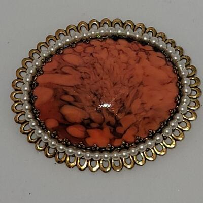 Lot JMO10: Beautiful Brooch and clip-on earrings set made in Germany 