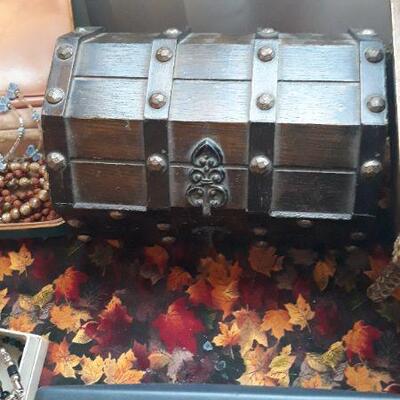 Costume Jewelry & Boxes