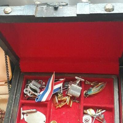 Costume Jewelry & Boxes