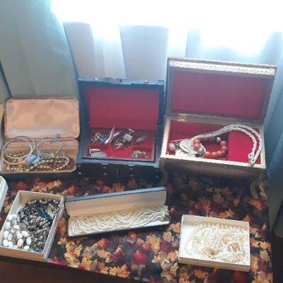 Costume Jewelry & Boxes