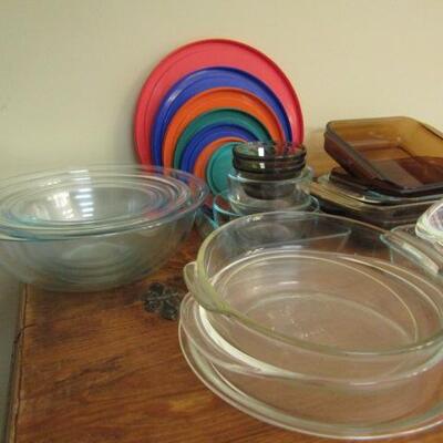 Collection of Pyrex (Mixing Bowls with Lids, Storage Containers, & Bakeware)