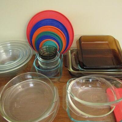 Collection of Pyrex (Mixing Bowls with Lids, Storage Containers, & Bakeware)