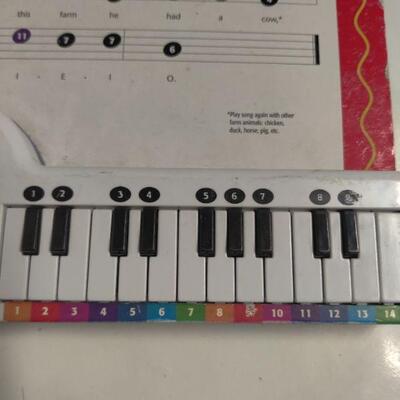 Children's toy piano