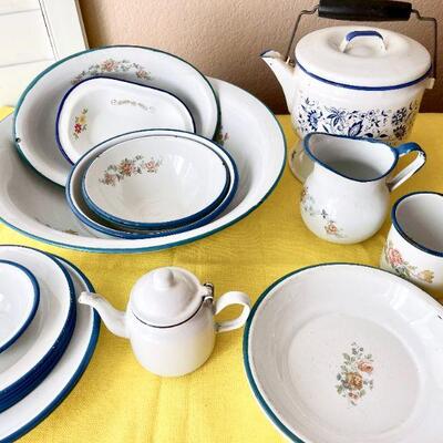 LOT 112  GROUP OF VINTAGE WHITE ENAMELWARE WITH FLORAL DECALS  