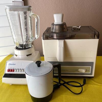 LOT 116 GROUP OF 3 VINTAGE KITCHEN SMALL APPLIANCES 