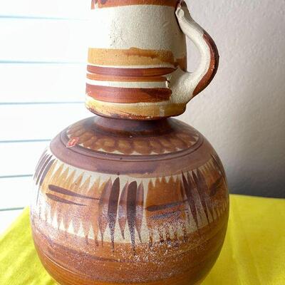 LOT 117  GROUP OF VINTAGE MEXICAN POTTERY 