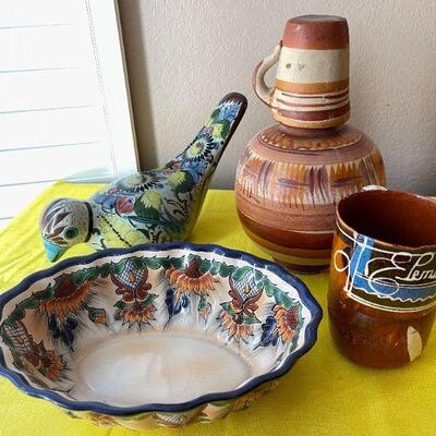 LOT 117  GROUP OF VINTAGE MEXICAN POTTERY 
