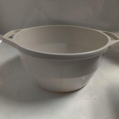 Plastic bowl