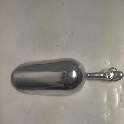 Metal ice scooper