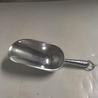 Metal ice scooper