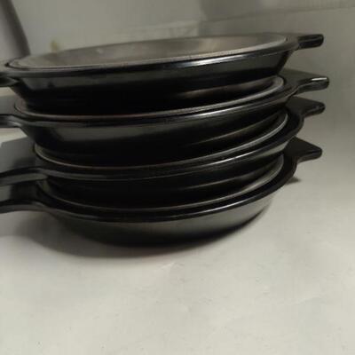 Hot plate holders with metal plates