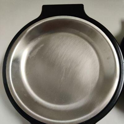 Hot plate holders with metal plates