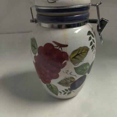 Sugar container with locking lid