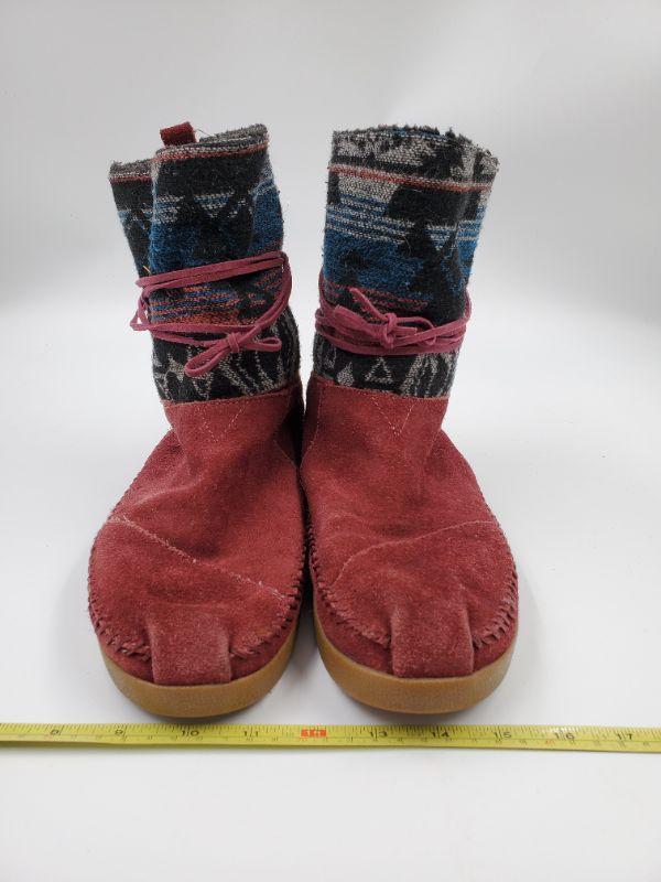 TOM'S AZTEC SUEDE SHERPA LINED BOOTS W10 (LOT) | EstateSales.org