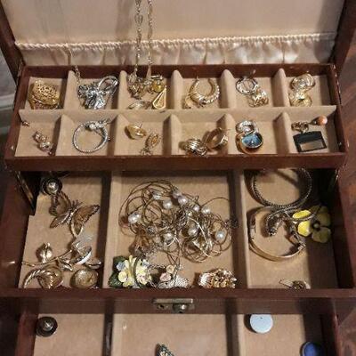 Jewelry & Jewelry Box
