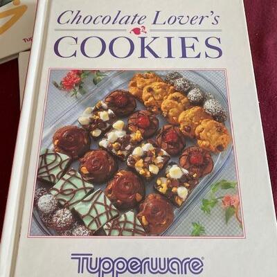 Lot 630 - tupperware Cookbooks