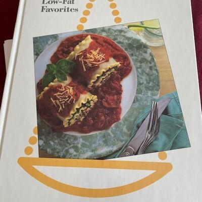 Lot 630 - tupperware Cookbooks