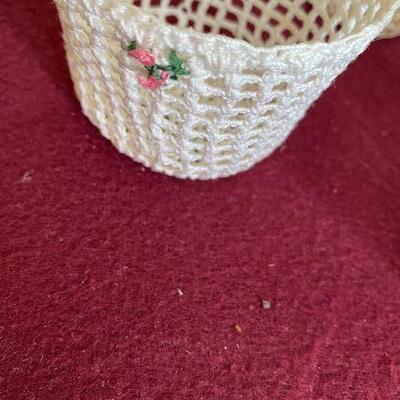 Lot 641 - 6 little crocheted baskets