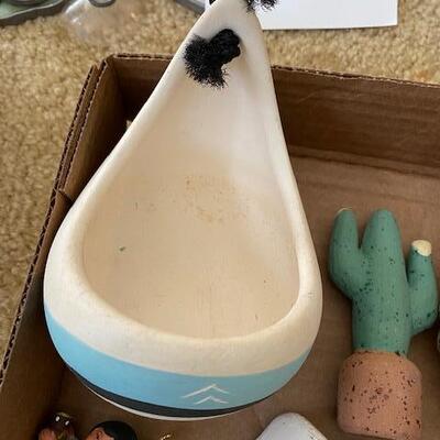 Lot 650 - Southwest Items