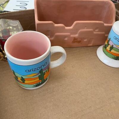 Lot 652 - Southwest items
